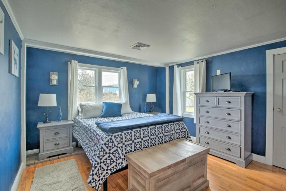 Waterfront Cape Cod Home with Sunroom and Fire Pit Image 13